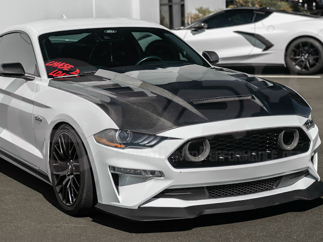 2018-2023 FORD MUSTANG S550 | TERMINATOR STYLE CARBON FIBER FRONT AIR VENTED HOOD